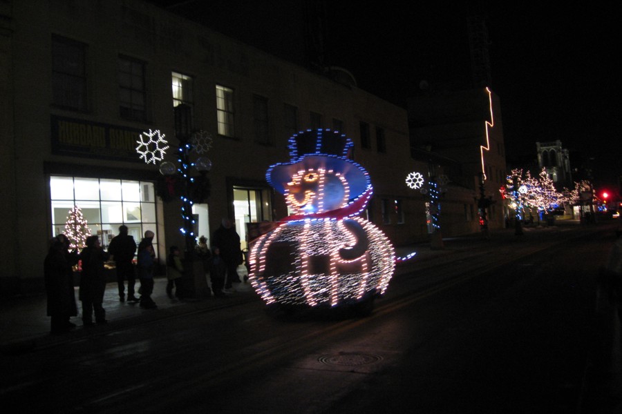 ../image/holidazzle ehs group 13.jpg